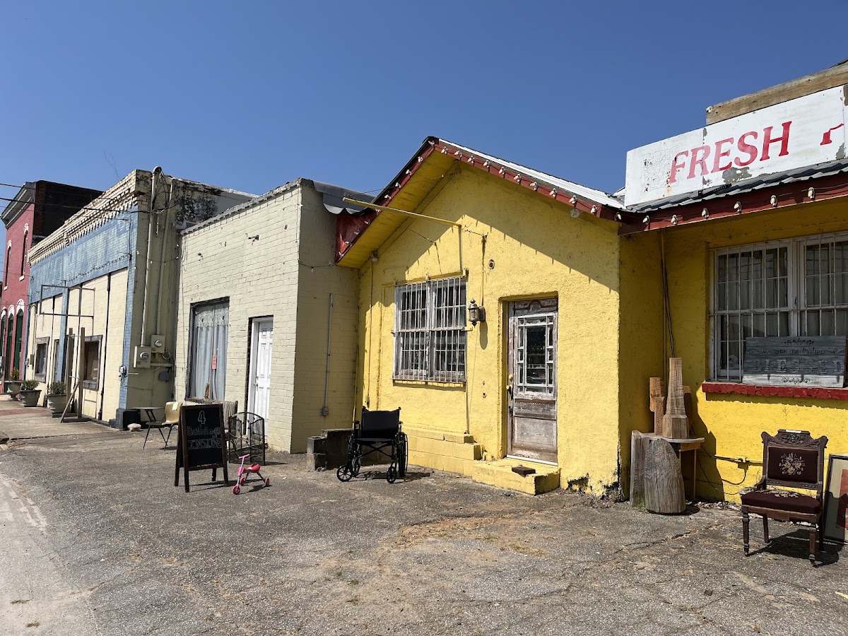 The Special Store in Ila