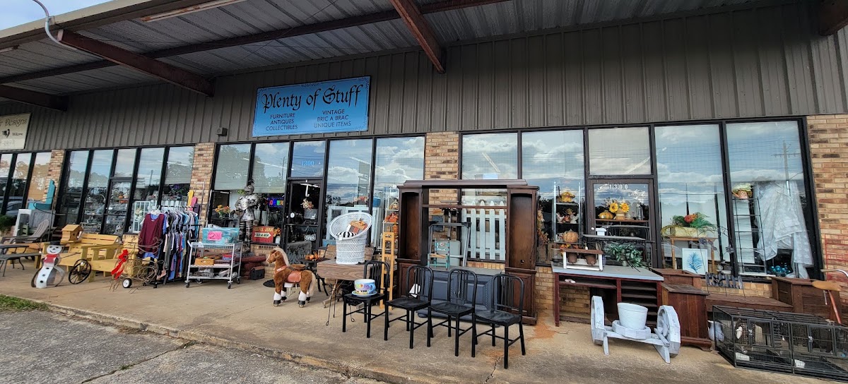 Plenty Of Stuff in Bainbridge