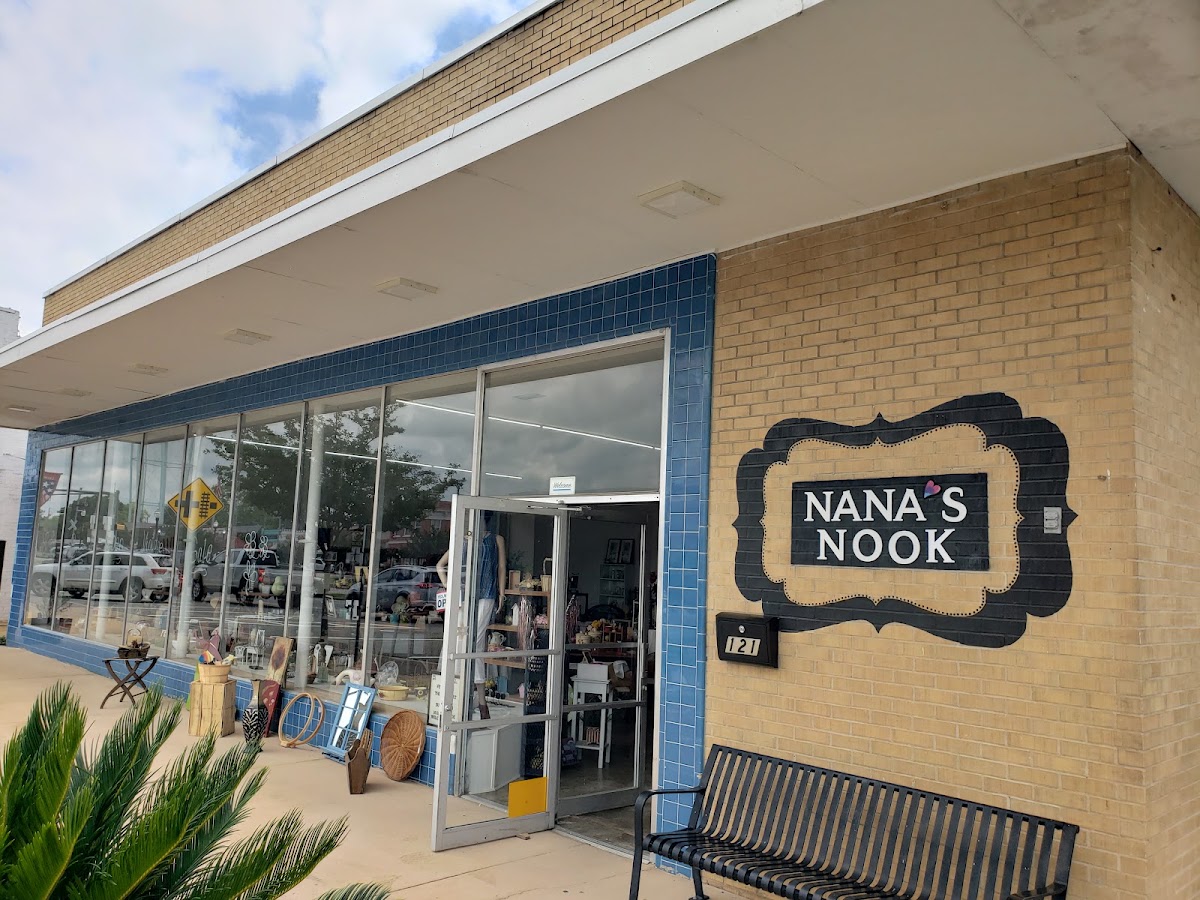 Nana's Nook in Lyons
