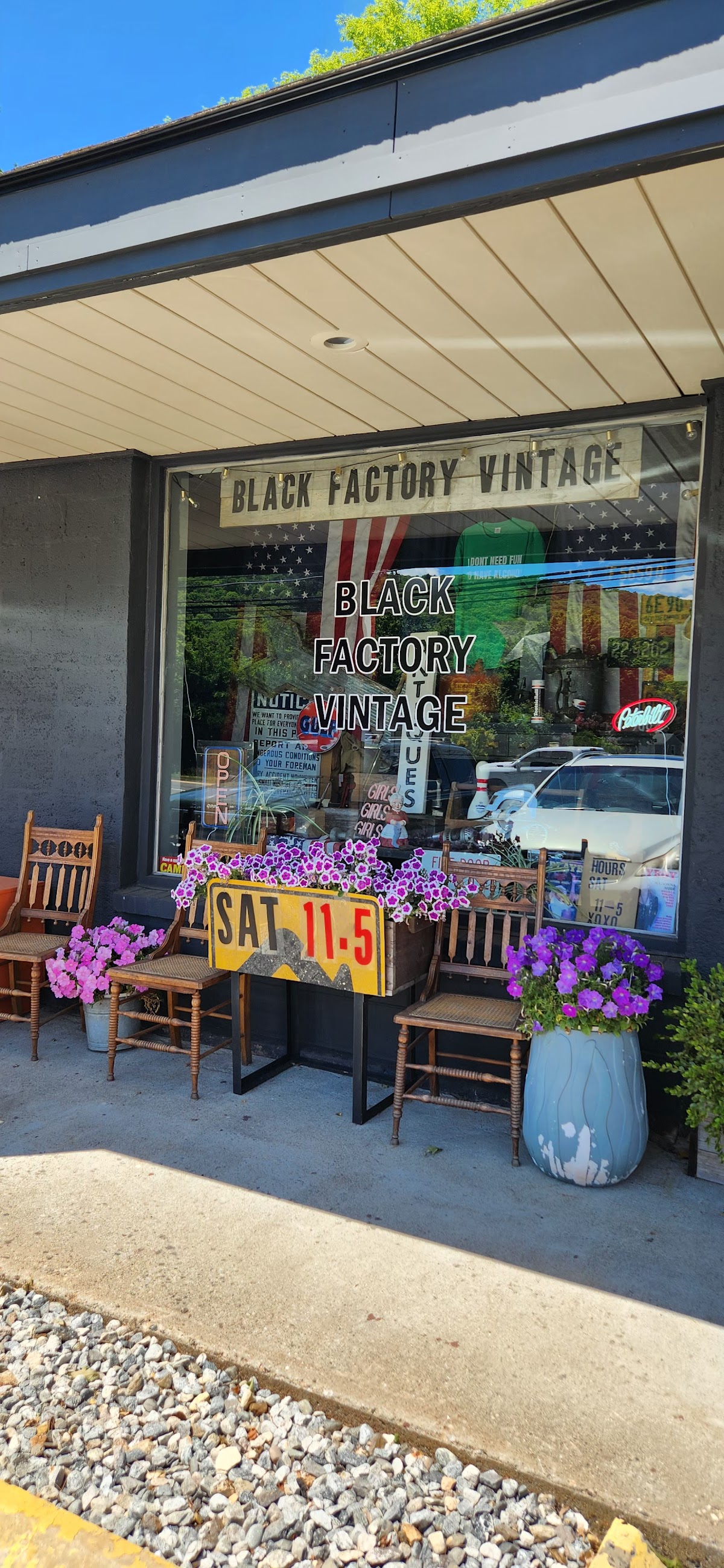 The Mason Jar Vintage and Thrift in Hamden