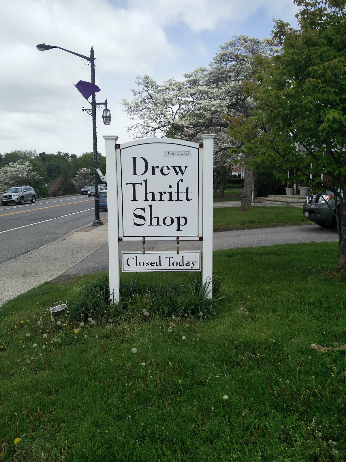Drew Thrift Shop in Carmel Hamlet