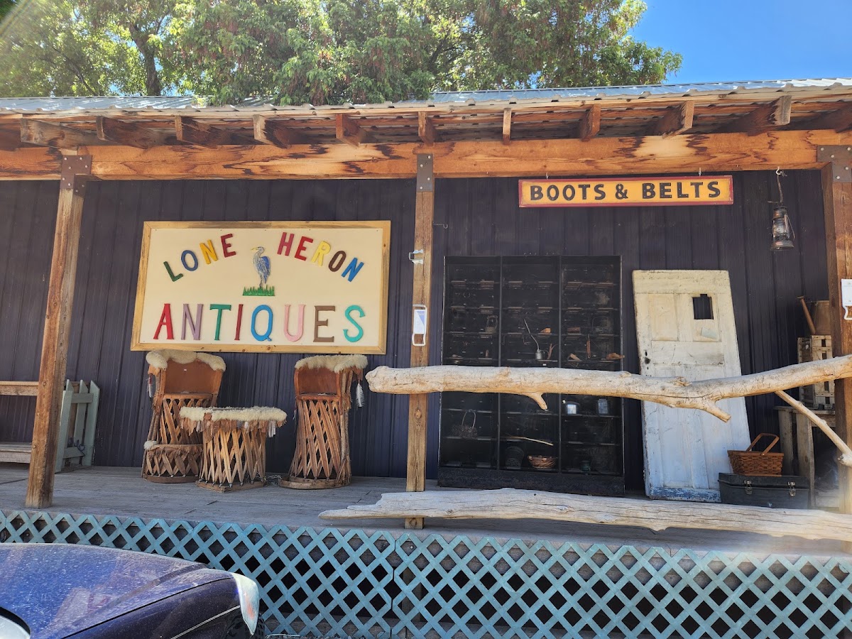 Lone Heron Antiques in Dolores