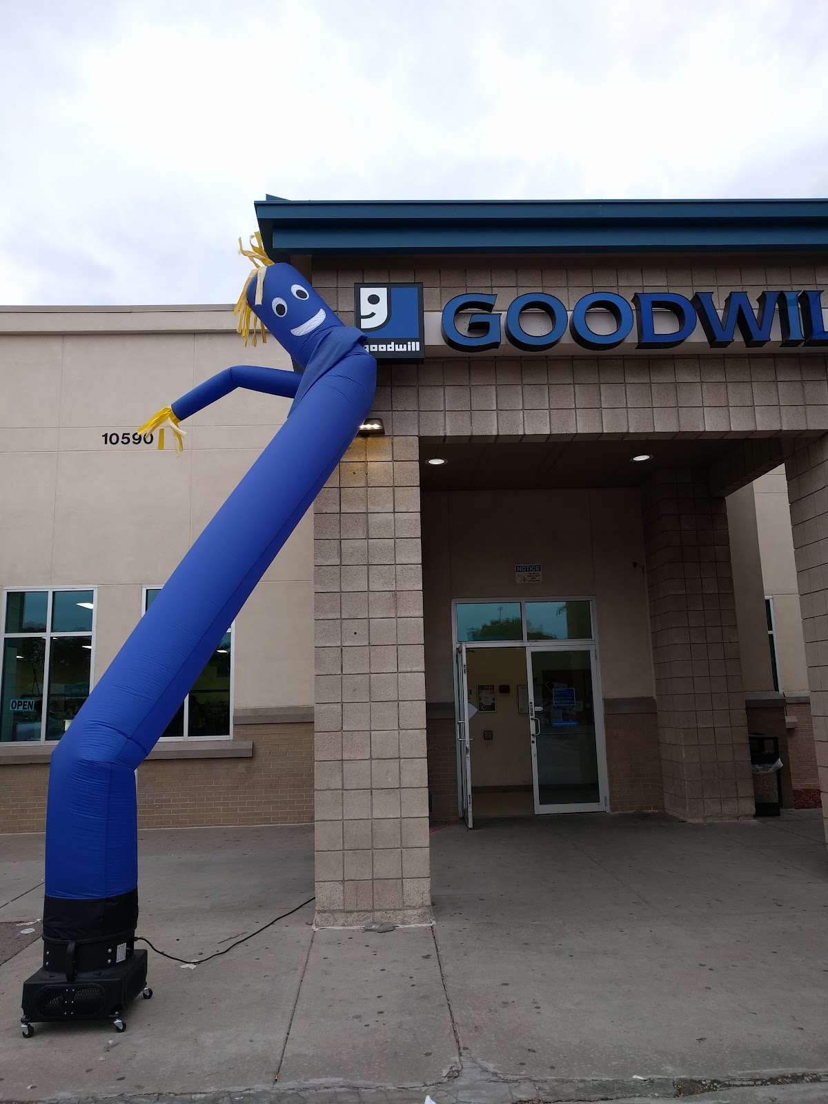 Goodwill Store & Donation Center in Aurora